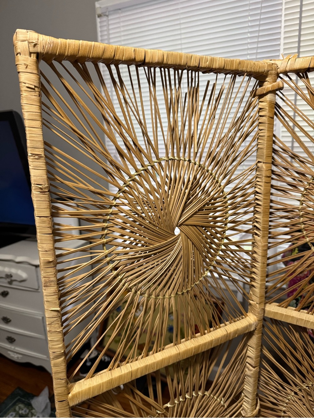 Vintage 1970s Boho Chic MCM Rattan Wicker Sunburst 3 Panel Room Divider - Picture 8 of 10